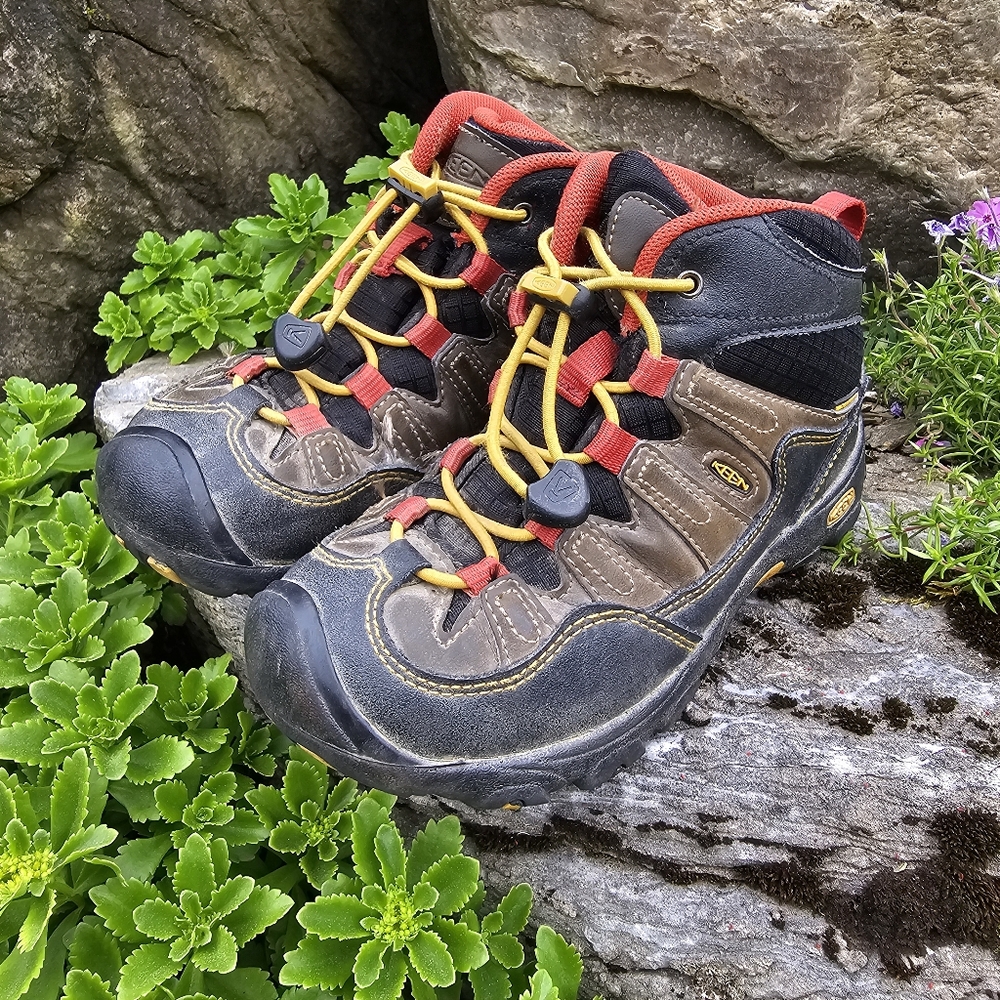 Kids Keen hiking boots size 13